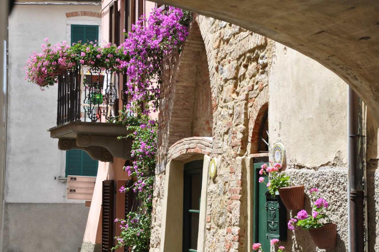 Le Logge Casa Vacanze Montepescali Экстерьер фото